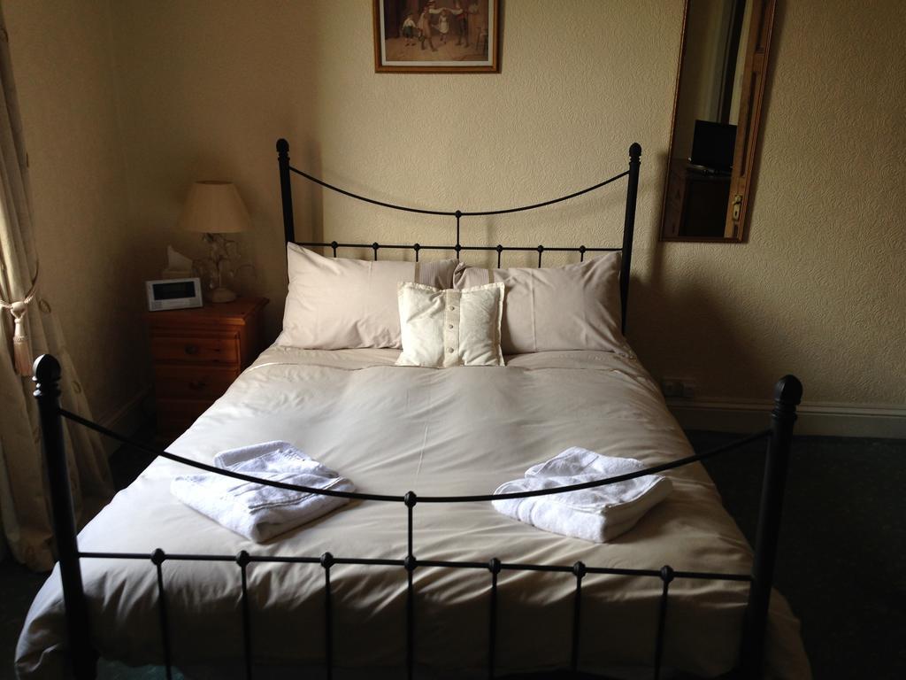 Kirkgate House Hotel Тирск Стая снимка