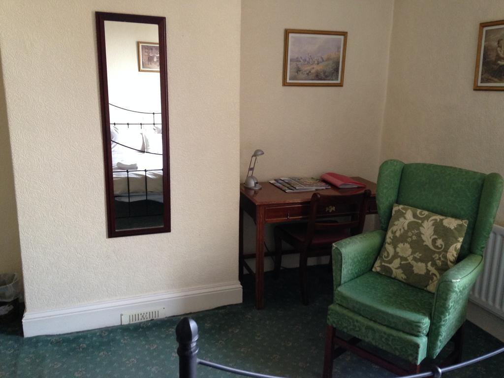 Kirkgate House Hotel Тирск Стая снимка