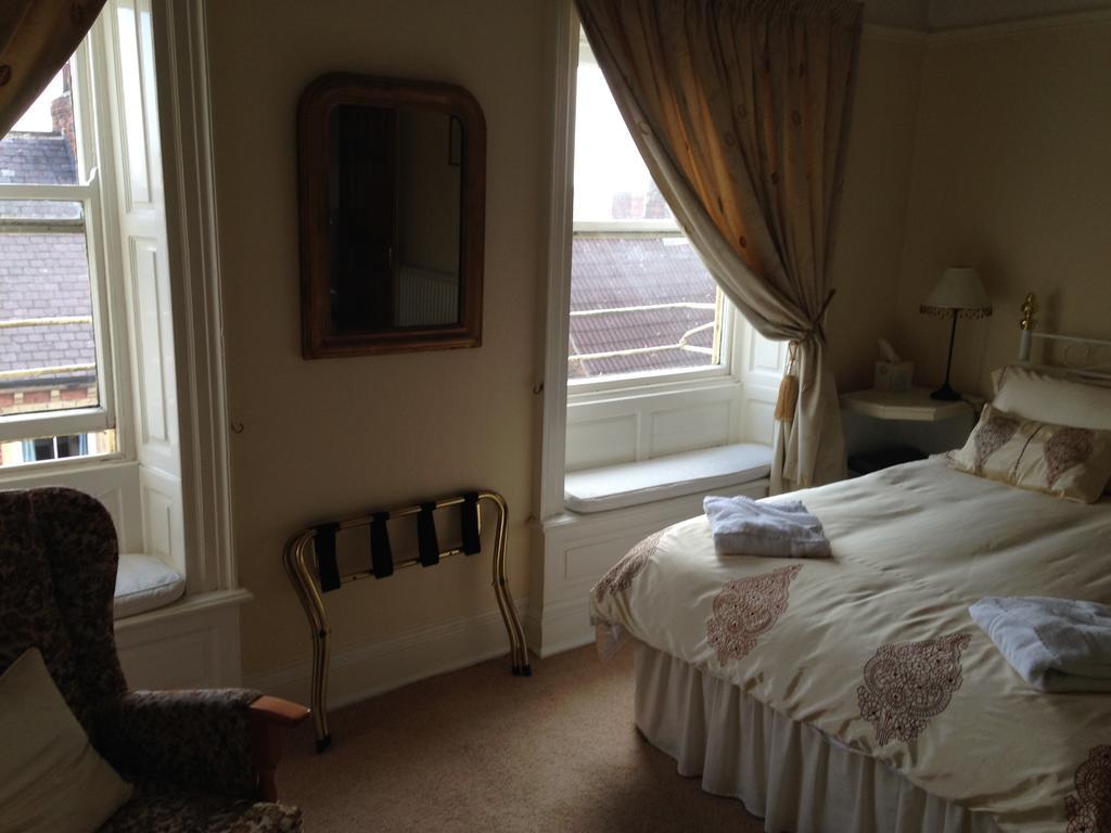 Kirkgate House Hotel Тирск Стая снимка